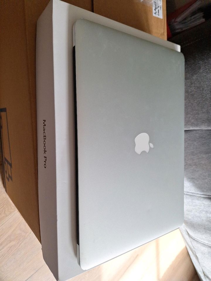 Apple MacBook Pro 2012/2013 und ganz alter Mac in Düsseldorf