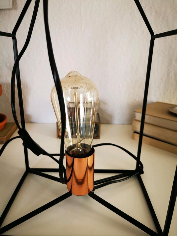 Lampe im Industrial-Stil mit Leuchtmittel in Kassel