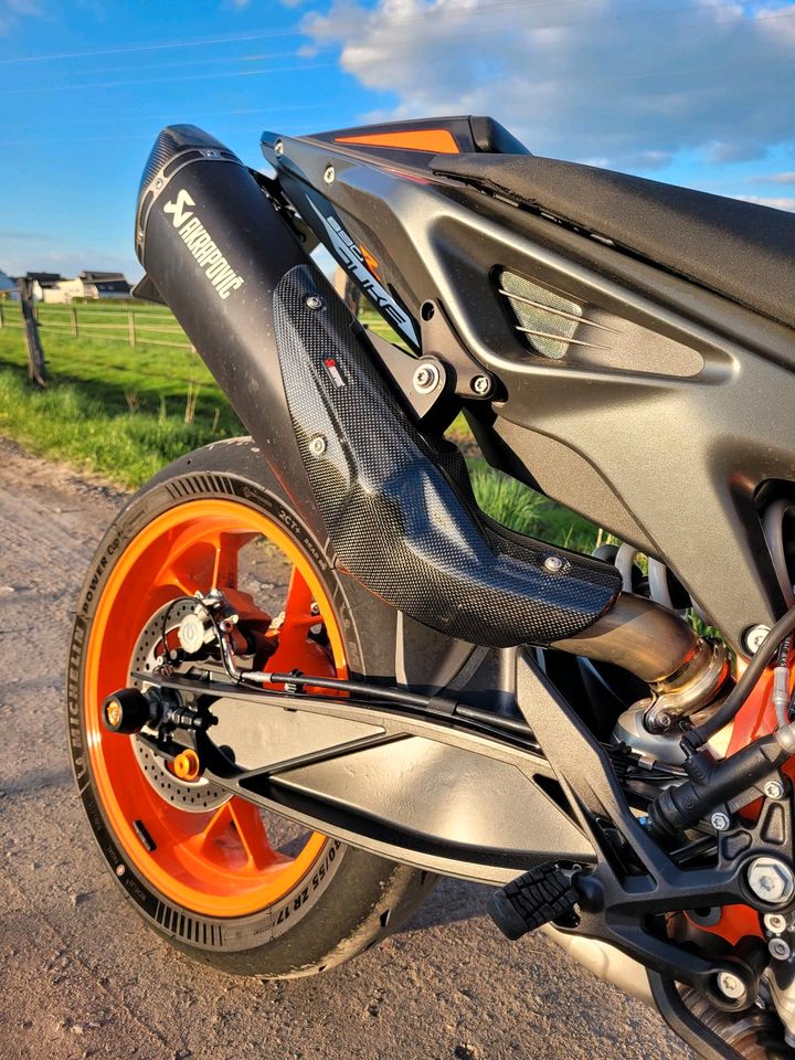 KTM DUKE 890 R, Akrapovic, TechPack, Powerparts, wenig KM in Hagen