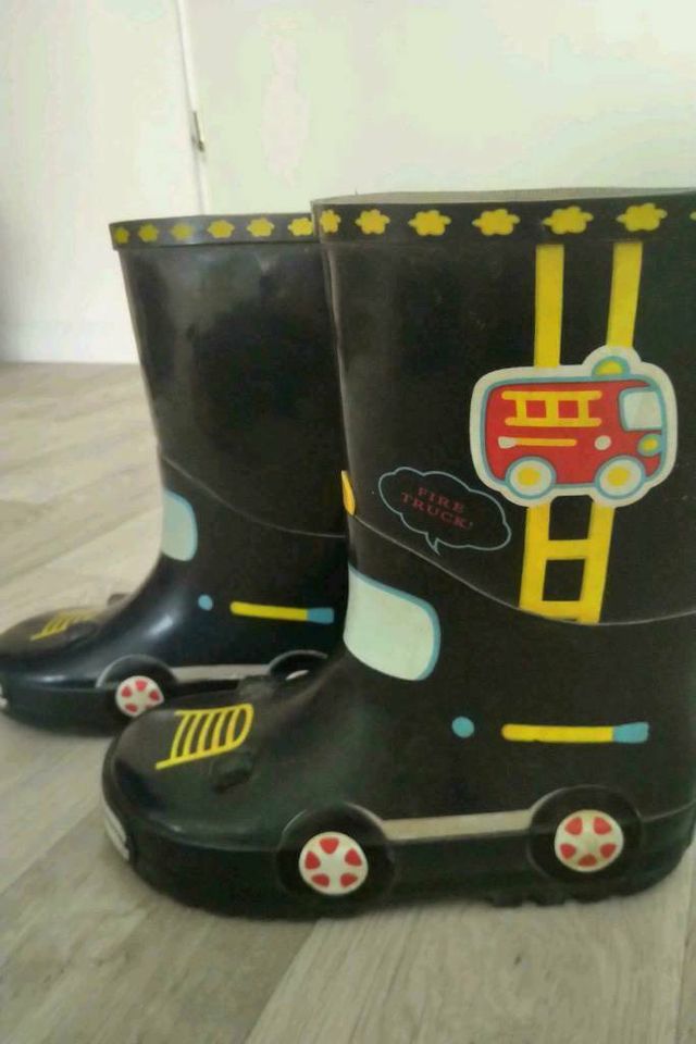 Feuerwehr Gummistiefel m. gefütterten Einlegesohlen Gr. 28 in Leipzig