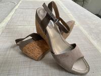 s.Oliver Damen Keilabsatz Sandalen Leder Gr. 39 Nordrhein-Westfalen - Rösrath Vorschau