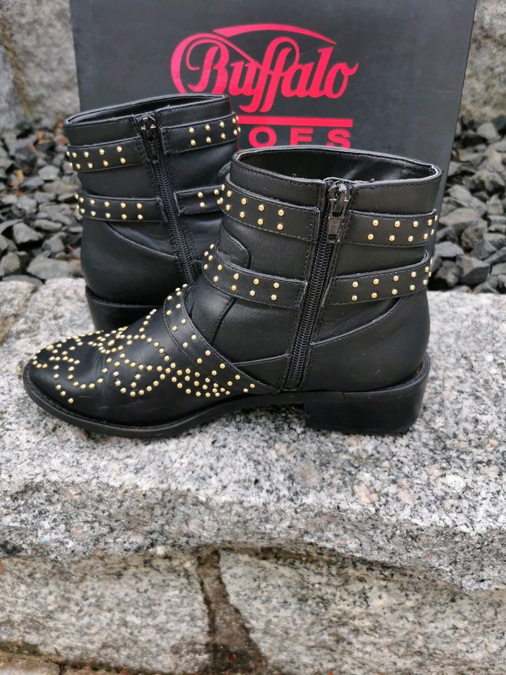 Buffalo Stiefeletten Bikerboots schwarz mit goldenen Nieten Gr.39 in Ebermannstadt