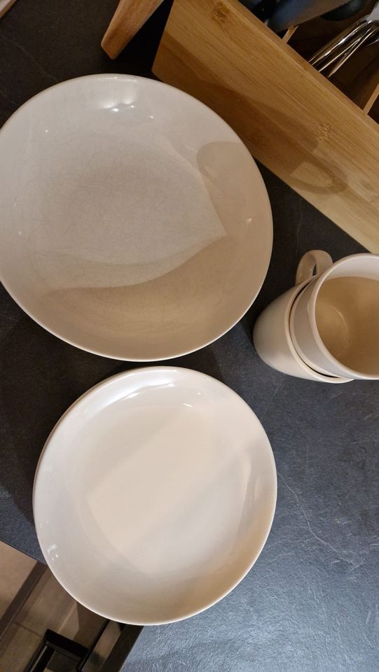 FÄRGKLAR Geschirr Ikea beige scandi Teller und Tasse in Herzogenrath