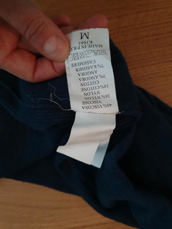 Hautenges blaues Strickkleid, Größe S, breiter Kragen in Berlin