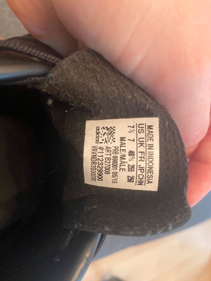 Adidas Hallenschuhe, Fußballschuhe Größe 40 2/3 in St. Georgen bei Traunreut