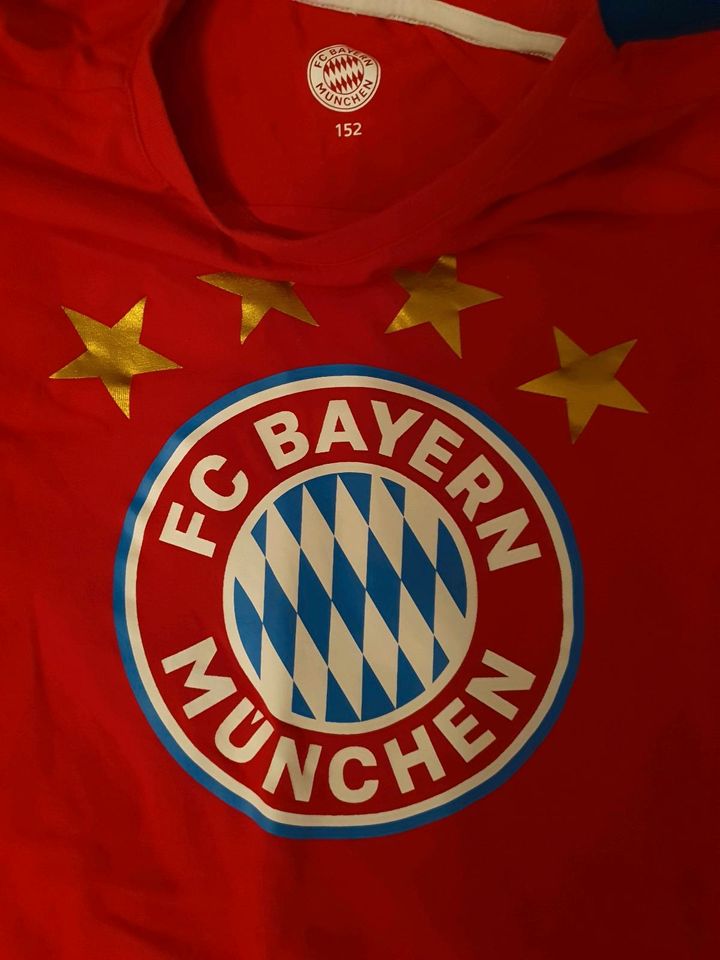 FC Bayern München T-Shirts Gr. 152 in Hamburg