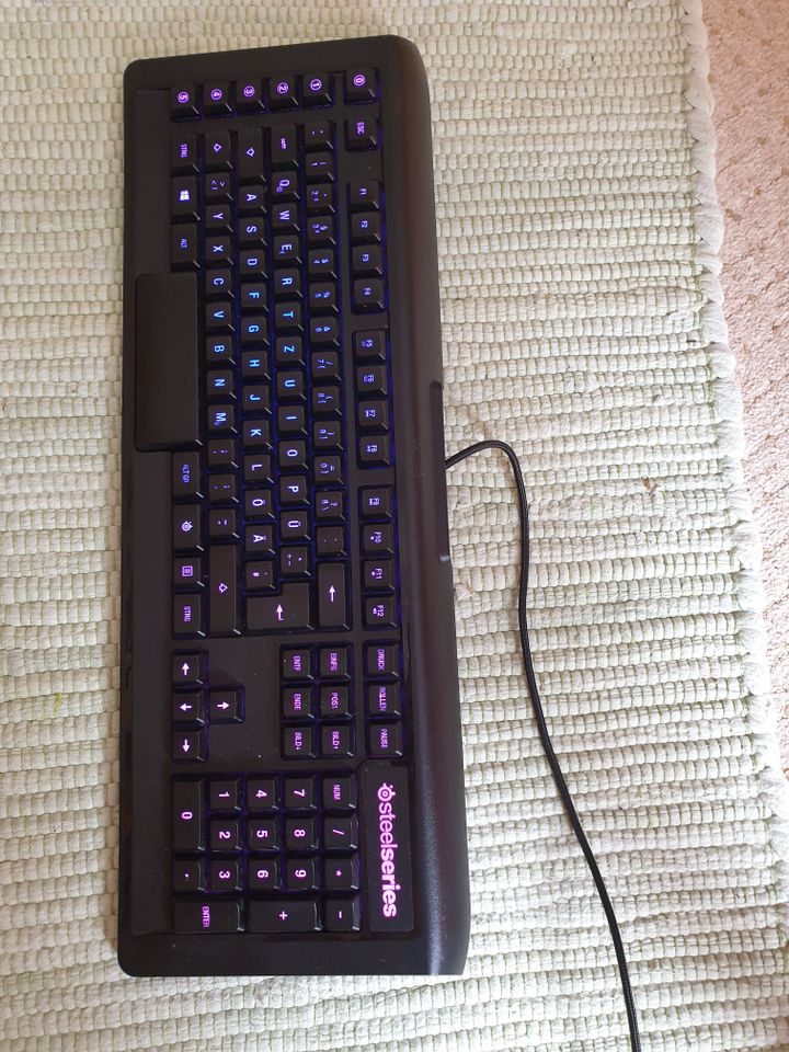 Apex M800 SteelSeries  multicolor Gamer Tastatur in Wiesbaden