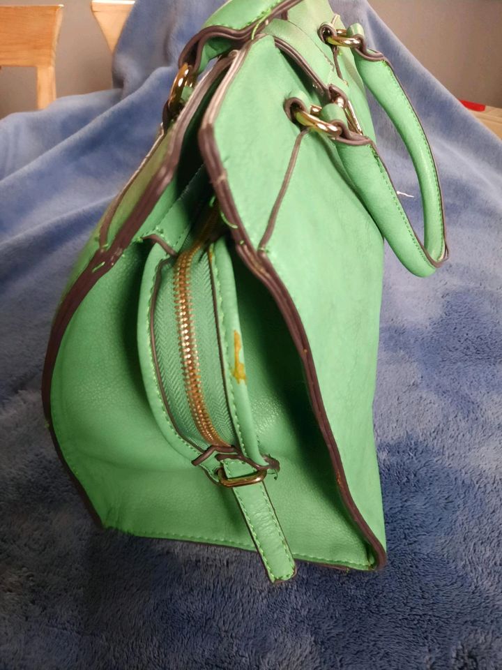Tasche, grün in Bretzfeld