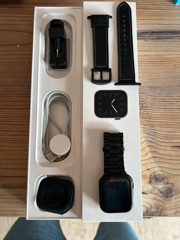 Apple Watch Serie 5, 44mm in Fünfhausen