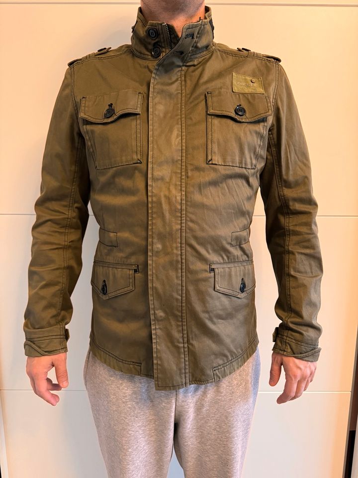 Diesel Jacke Parker in Oliv Gr. M in Düsseldorf