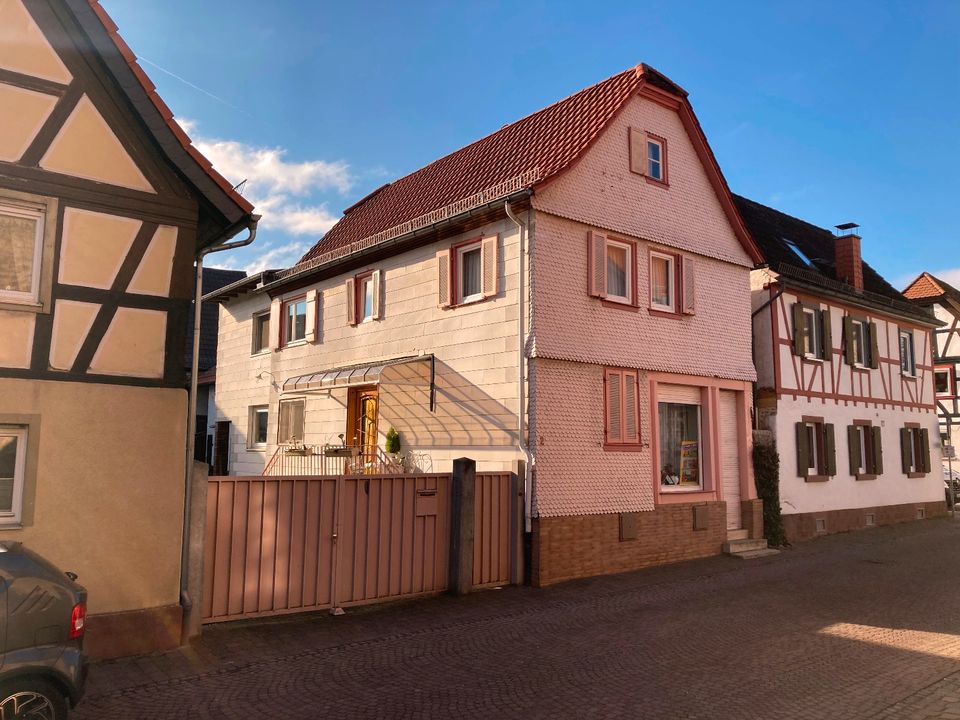 Einfamilienhaus/Hofreite mit Gewerbeeinheit! in Niederdorfelden