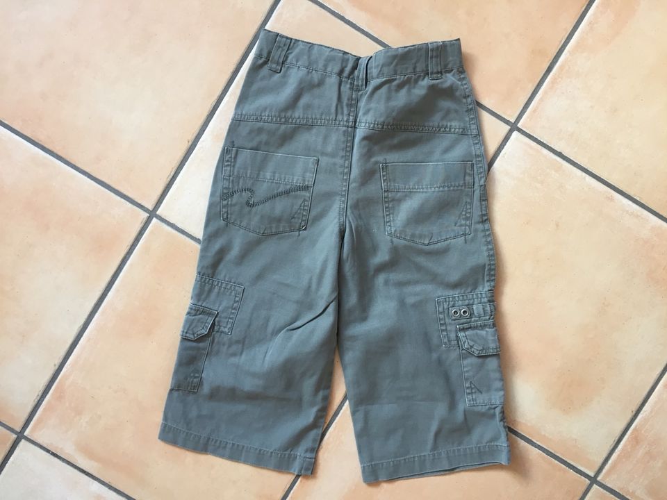 Längere Shorts von Mills Gr 116 / Cargoshorts in oliv in Garbsen