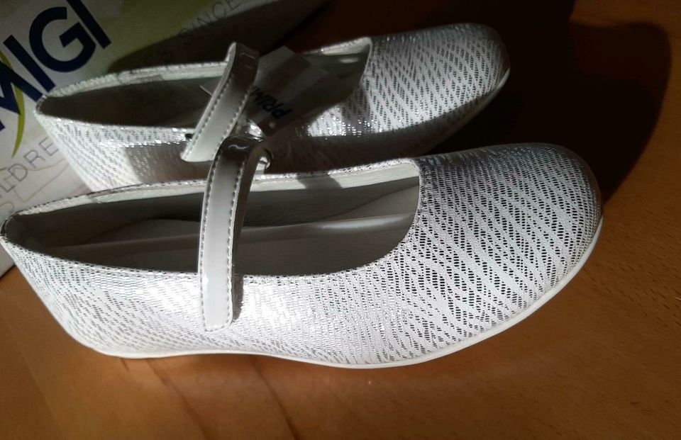 Neu Primigi Gr 34 Ballerinas Kommunionschuhe Schuhe weiß silber in Buch