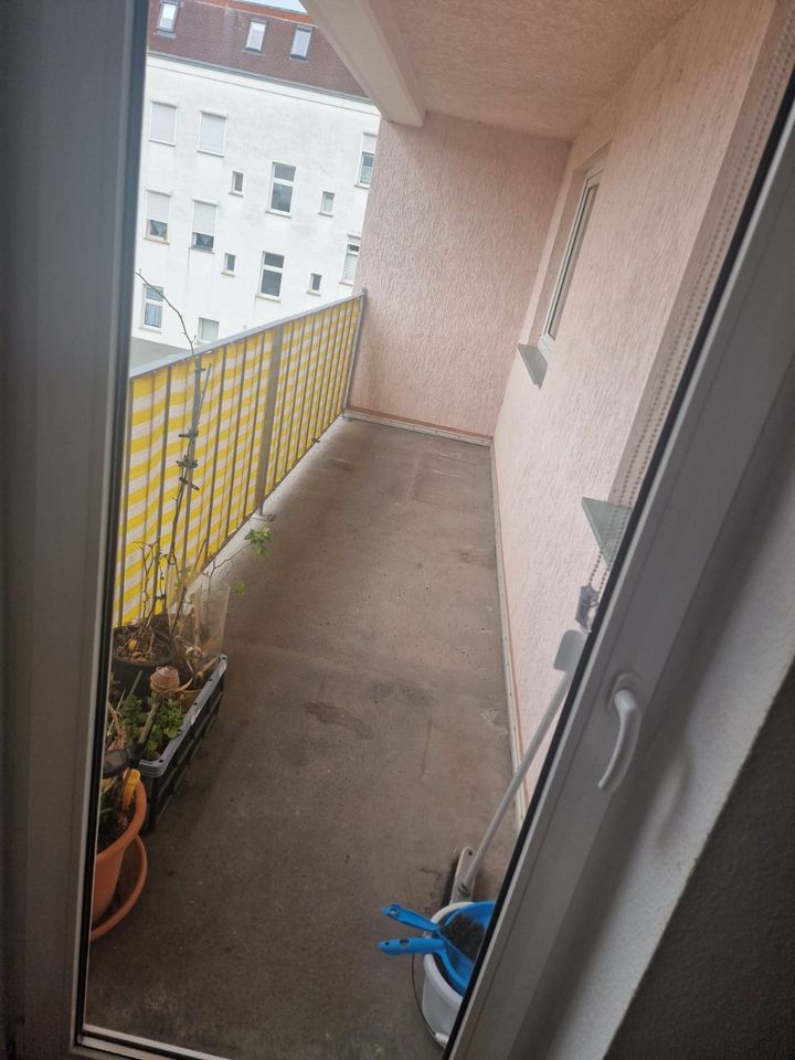 Schöne barrierefreie 2 Raumwohnung mit EBK und Balkon in Staßfurt