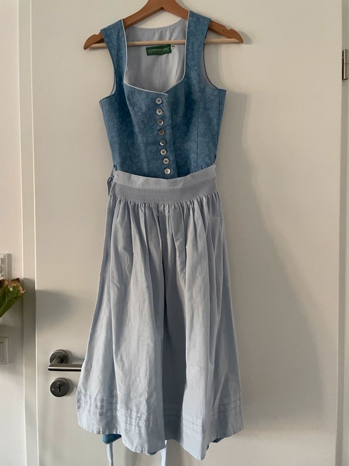 Dirndl hellblau in München