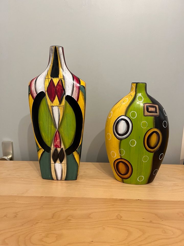 Vasen mit Malerei in Neufahrn