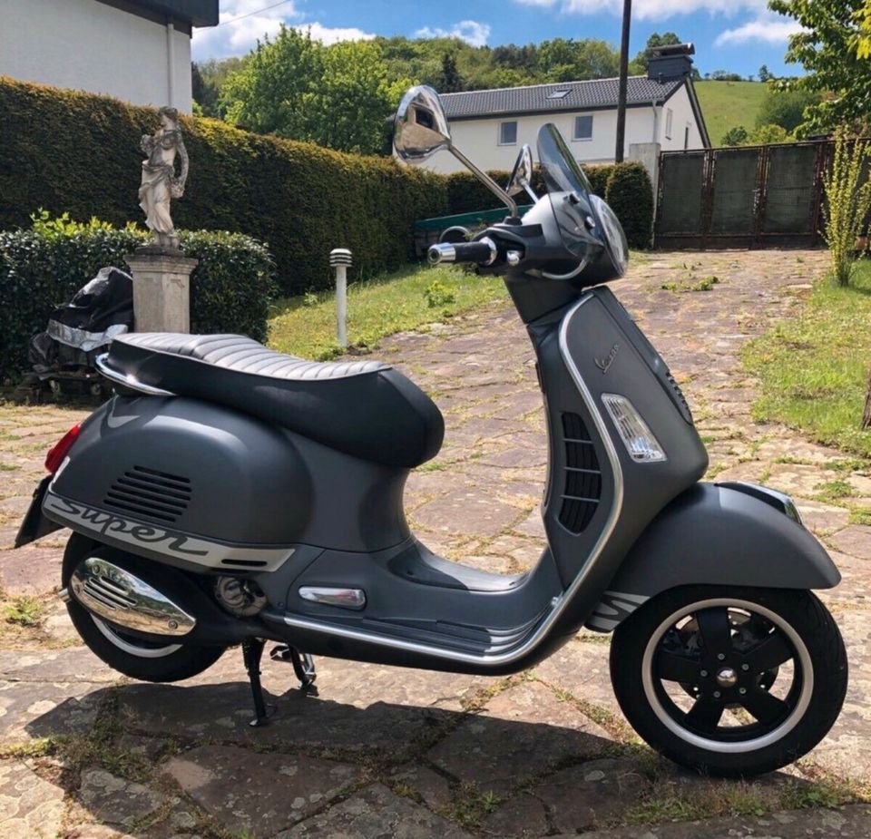 Vespa Primavera / Sprint 50 Ersatzteile Auspuff VESPA  GTS 300 in Bonn