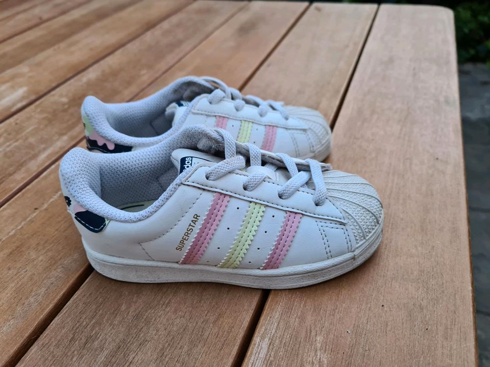 Adidas Superstar gr 25 in Hamburg