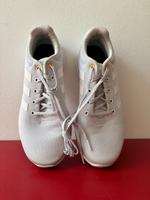 Adidas hallenschuhe gr 40 2/3 Nordrhein-Westfalen - Rösrath Vorschau