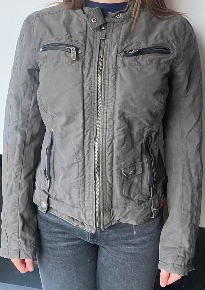 Jacke von EDC by Esprit in Gr. M in Wolfsburg