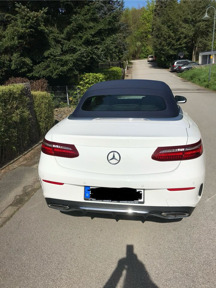 Mercedes E-Klasse 200 Cabrio AMG-Line (HUD, blaues Dach) in Wermelskirchen