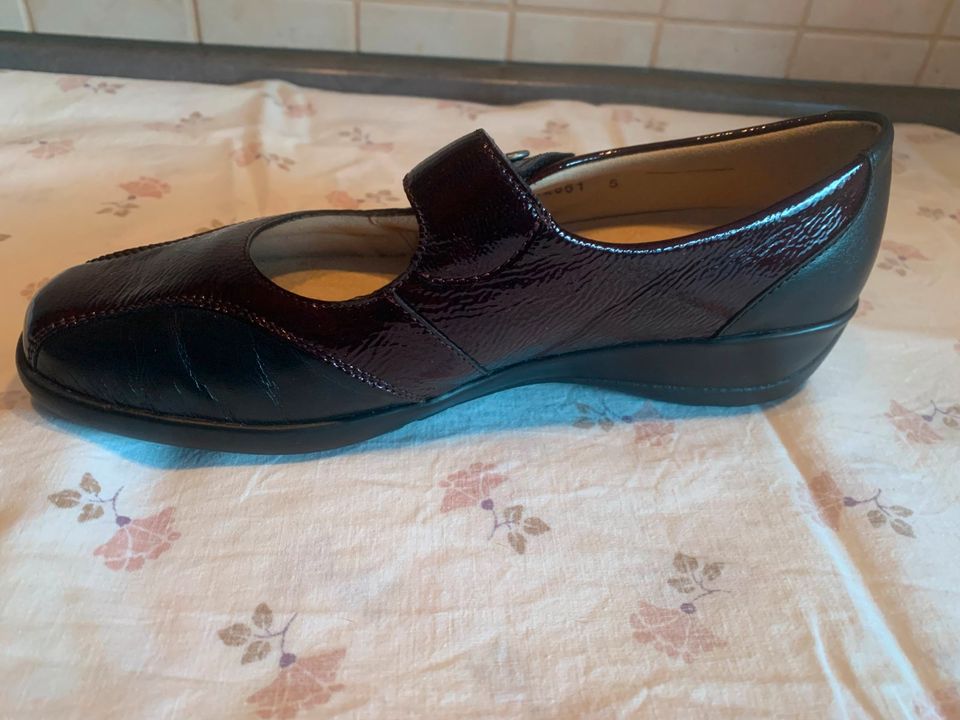 Schuhe Ballerina schwarz-bordeaux Gr. 5 Weite H von Hallux *neu* in Berlin