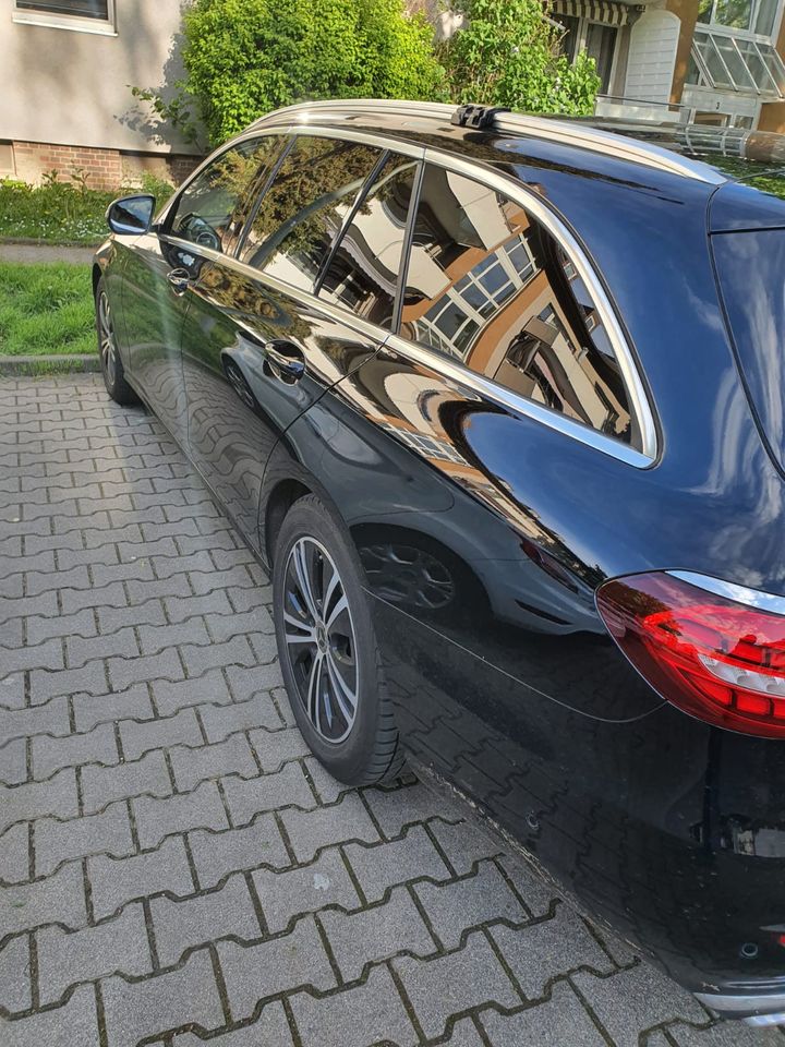 Mercedes Benz E220d Kombi *Mietwagen Taxi Packet* Schwarz Bj 2023 in Frankfurt am Main