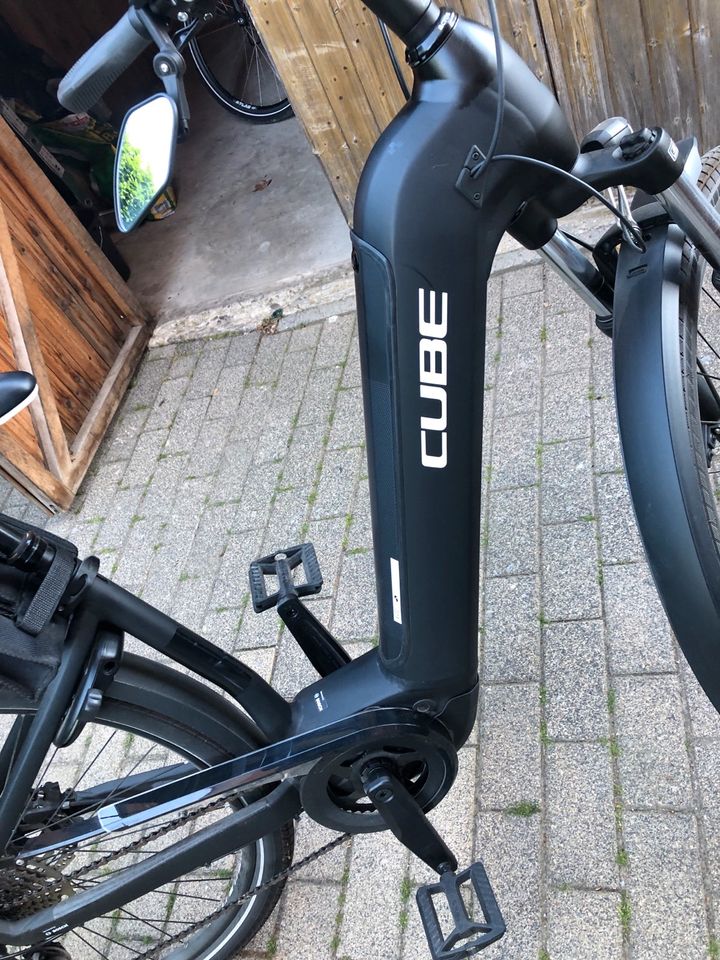CUBE E-Bike  Touring Hybrid Pro, schwarz, 28'' in Rietberg