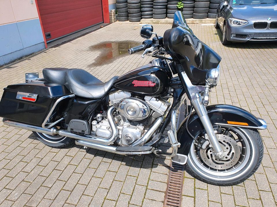 Harley Davidson Electra Glide Standard in Köln