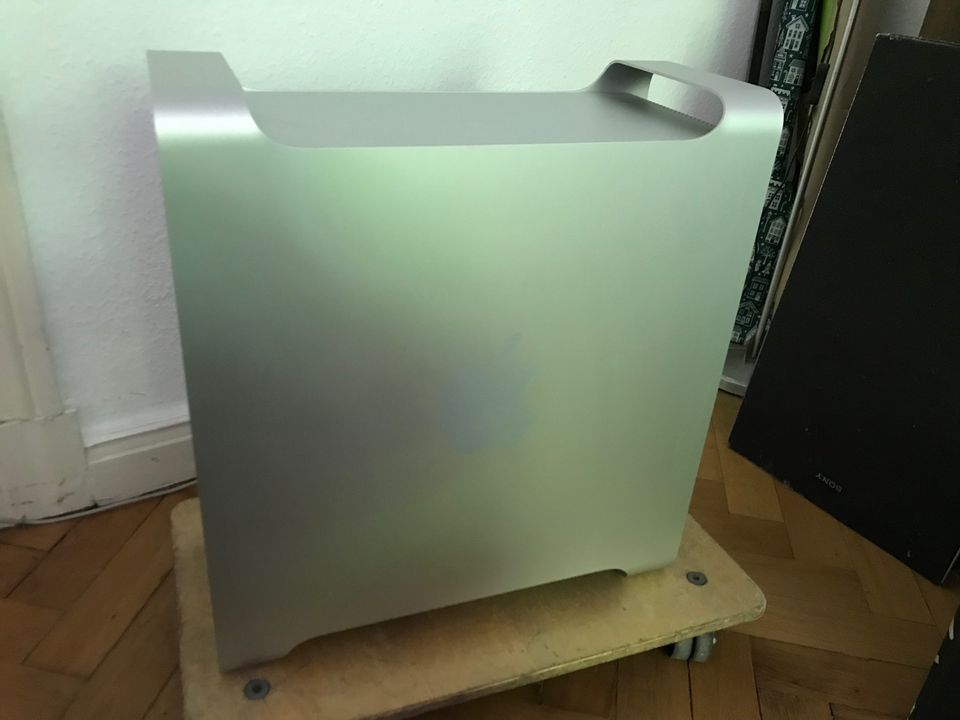 Apple Mac Pro 4.1 32GB DDR3 2 x Intel XEON 2.26 Quad Core in Berlin