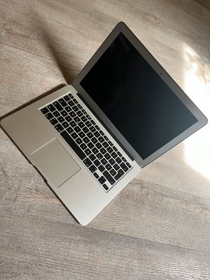 Apple MacBook Air (2015) [13,3“ Intel Core i5 1,6 GHz] in Falkenberg/Elster