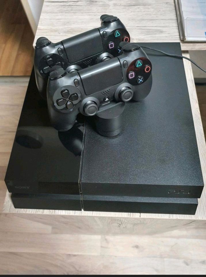 PS4 1TB + 2 Controller und Sony docking Station in Gebenbach
