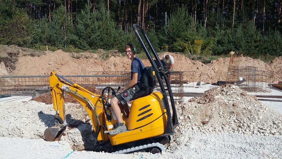 Minibaggerarbeiten Fundamente bohren Gartenumgraben Minibagger 1Tonne Gartenteich Abriss Erdbohrarbeiten in Rednitzhembach