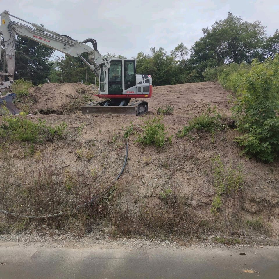 Fundament,Erdarbeiten,Aushub-arbeiten Baggerarbeit-Berliner Verbau in Darmstadt