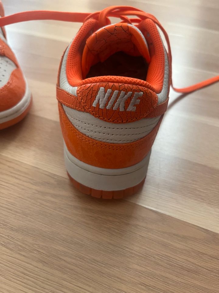 Nike dunk low in orange in Düsseldorf