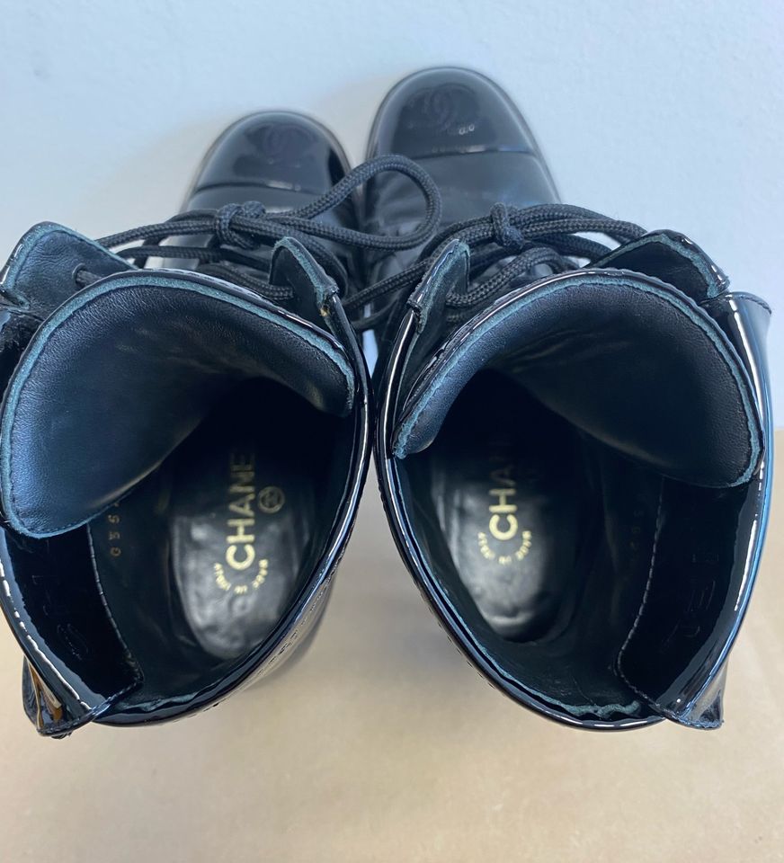 Original Chanel Stiefeletten Leder Schwarz Gr. 36,5 in Berlin