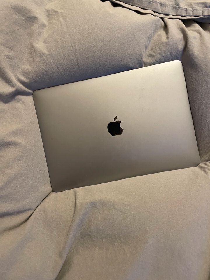 MacBook Air M1 2020 in Beltheim