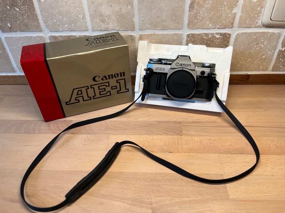 Canon AE-1 Spiegelreflexkamera + Zubehör in Flensburg