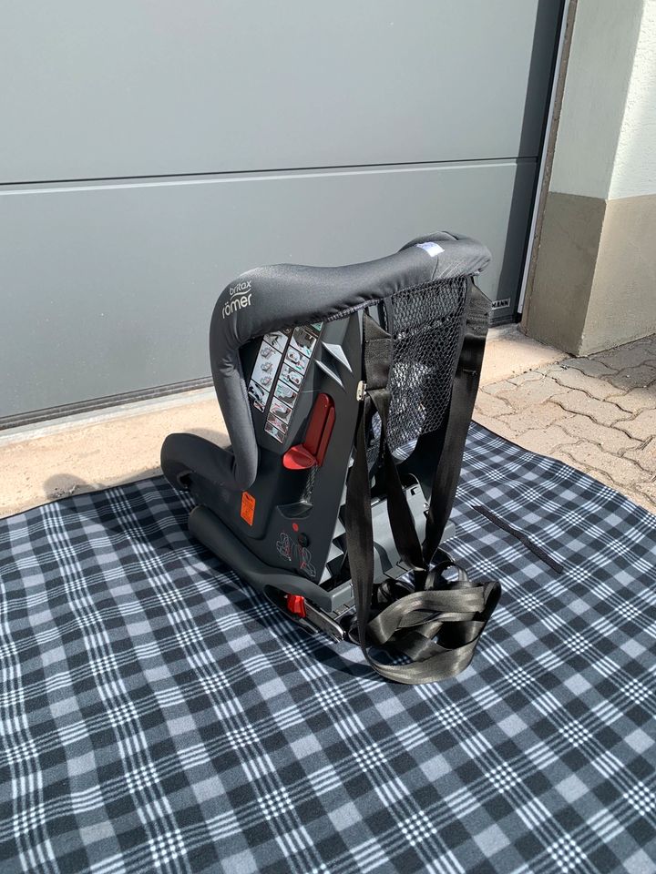 Kindersitz britax Römer Duo Plus Storm Grey + Top Tether in Ubstadt-Weiher