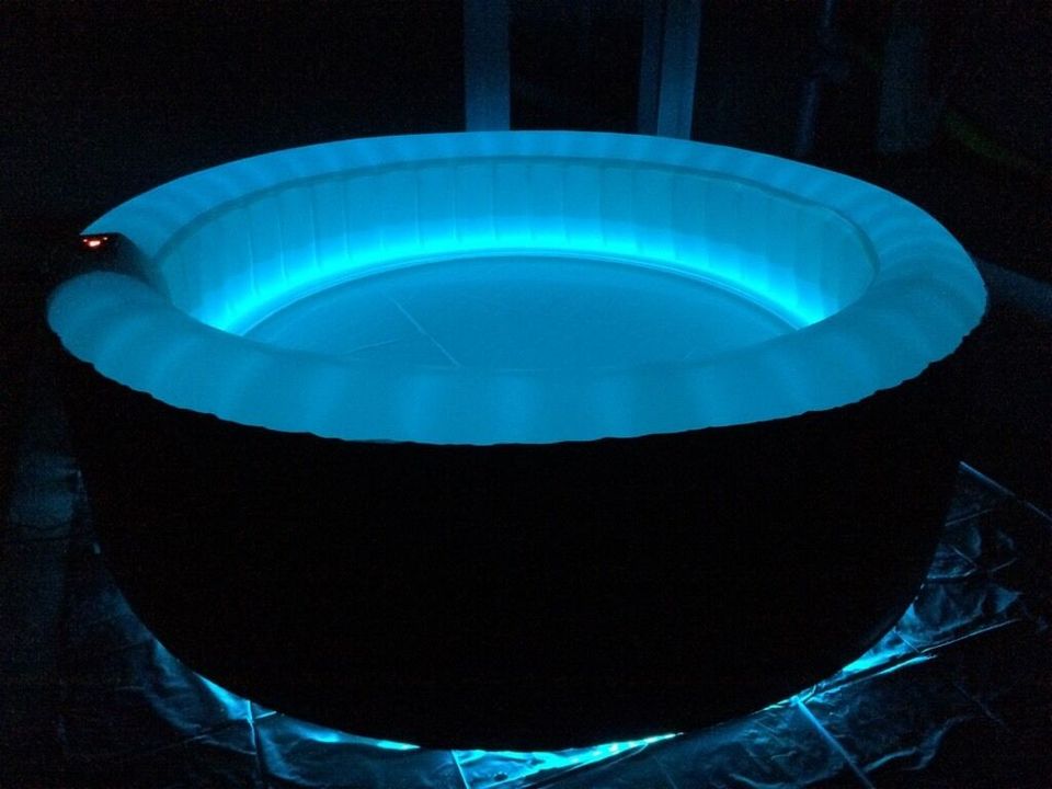 "PREMIUM Circle Six LED" Whirlpool / Hot Tub mieten in Prötzel