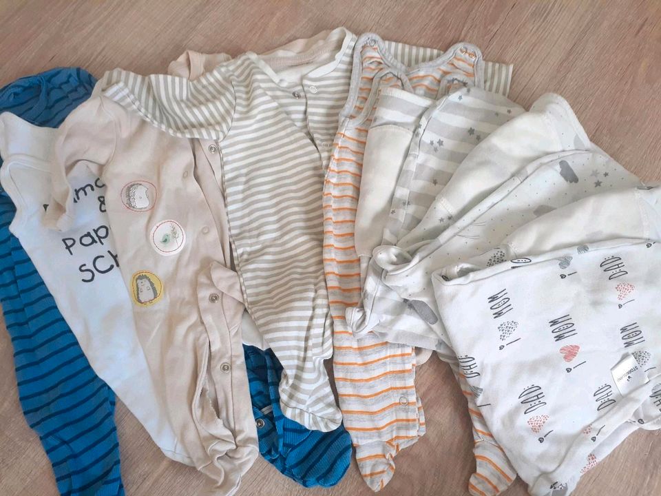 15 Babystramplers, Babyumschlag, 3 Babypucksacks, Größe 56 - 68 in Bretten