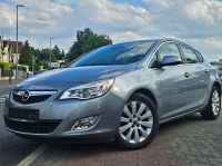 Opel Astra J Lim. Innovation GuterZustand 8xReifen Hessen - Bad Homburg Vorschau