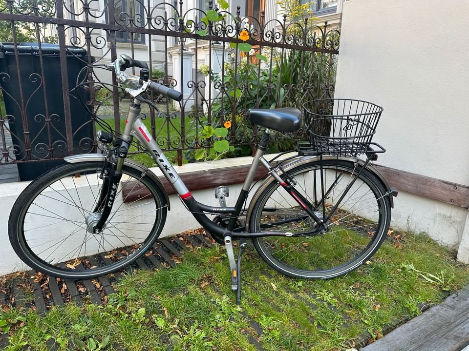 Rixe Fahrrad mit Korb 28er in Hamburg