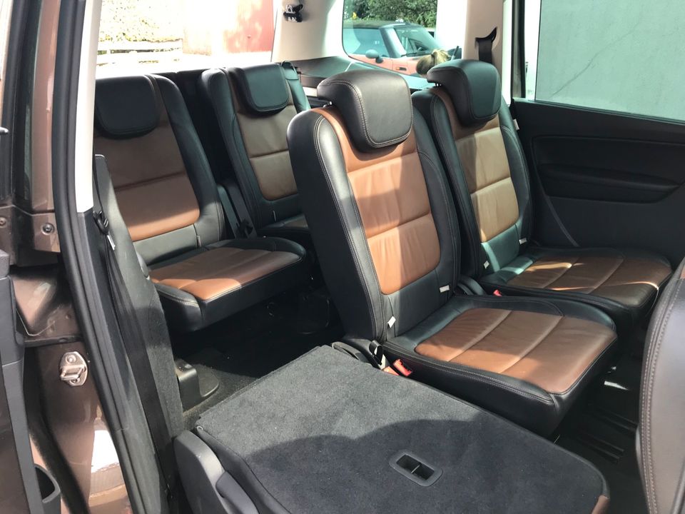VW Sharan Minivan Van 7 Sitzer Kombi in Wuppertal