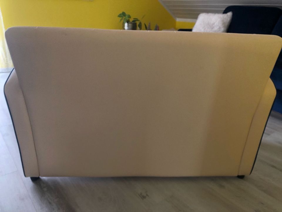 Lounge Couch -sehr guter Zustand- in Berlin
