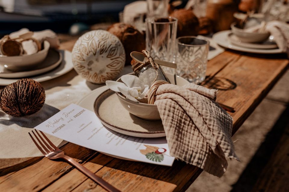 Boho Hochzeit Vintage Trauung Tische Stühle mieten leihen in Sommerhausen Main