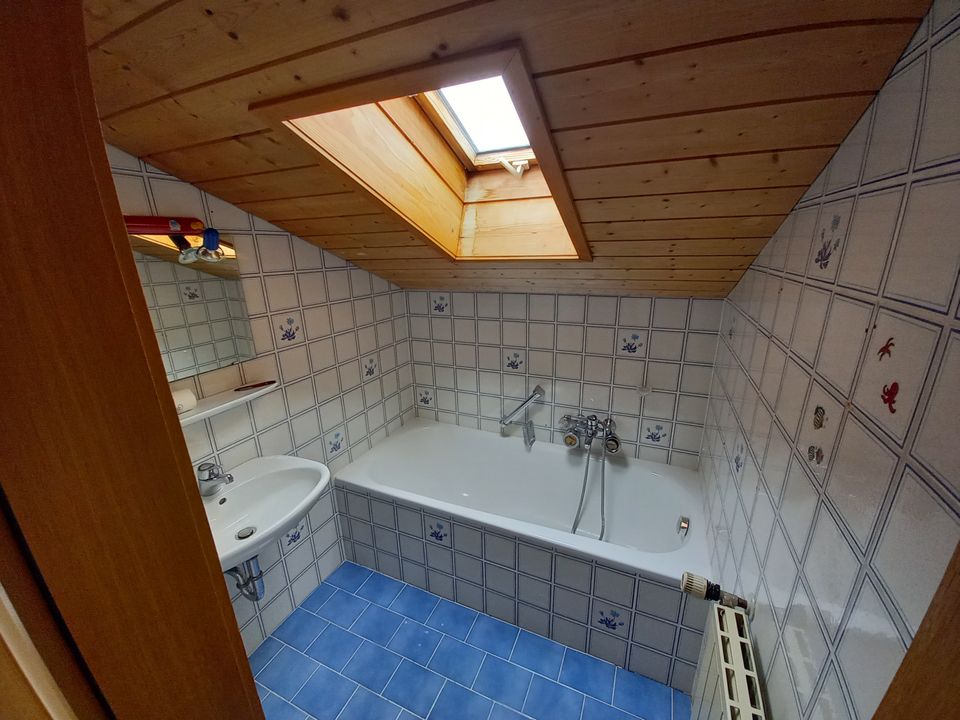 Gemütliche Dachgeschosswohnung mit drei Zimmern in Murnau in Murnau am Staffelsee