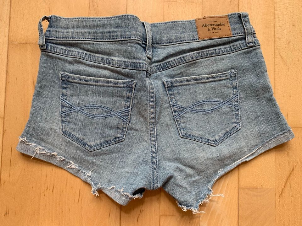 Jeansshort von Abercrombie&Fitch Gr XS/34 W24 blau in Gaukönigshofen