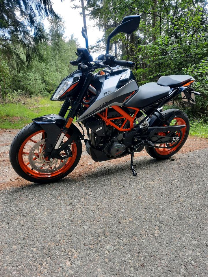 KTM Duke 390 Neuwertig Top Zustand wenig Km Garantie in Nördlingen