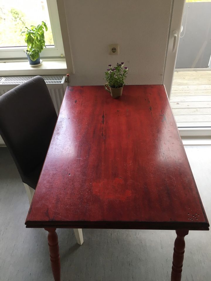 Tisch Esstisch, ausziehbar 2-8 Pers. Holz massiv rot vintage in Kiel